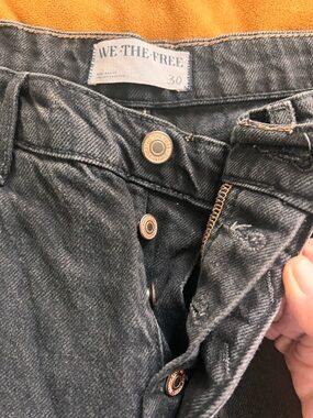 We The Free Women’s Black barrel Button-Fly Jeans